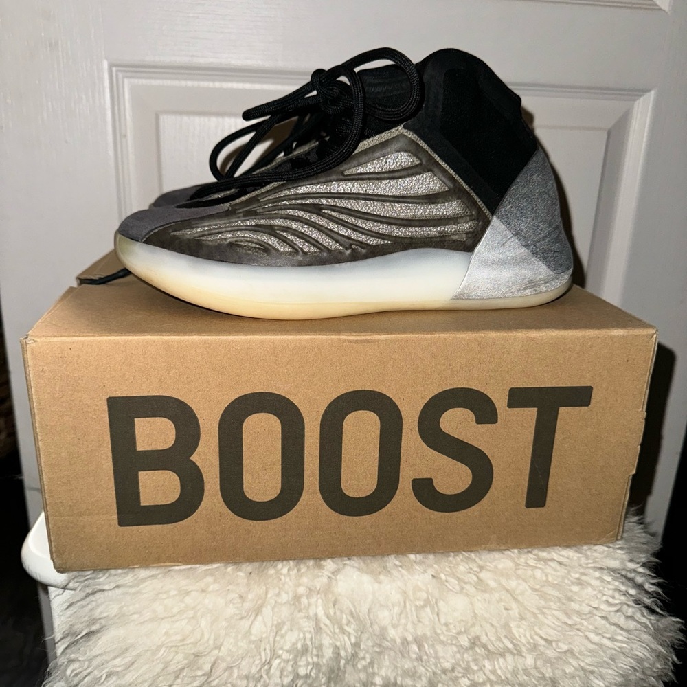Yeezy Quantum , 5,5 ( equivalent a 7 ou 7.5 femme )